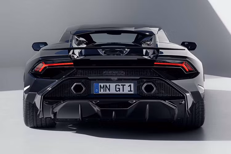 Novitec không cung cấp nhiều thông tin chi tiết về nội thất nhưng hãng độ cho biết, người dùng siêu xe Lamborghini Huracan Tecnica hoàn toàn có thể đặt hàng theo sở thích và thương hiệu này có thể đáp ứng với nhiều lựa chọn màu da bọc và Alcantara khác nhau mà khách hàng có thể sử dụng để tùy chỉnh thêm cho chiếc xe của mình.