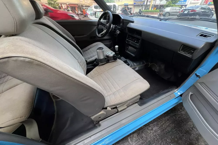 Một dòng xe hatchback ngắn hơn, được gọi là Corolla FX ở Nhật Bản và Corolla Compact ở Đức, xuất hiện vào tháng 10 năm 1984 trên nền tảng dẫn động cầu trước. Những chiếc xe hatchback ba và năm cửa giống với chiếc sedan Corolla với cốp sau được cắt ngắn. Corolla FX đã thay thế Toyota Starlet ở Bắc Mỹ. 