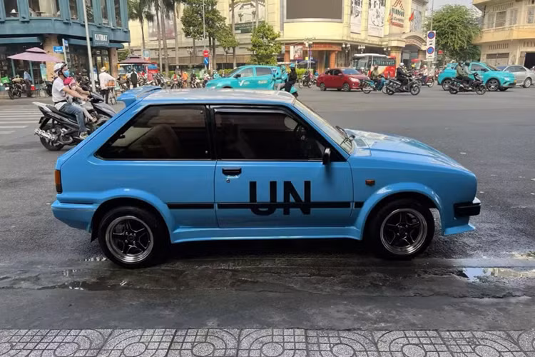 Toyota Corolla là một dòng xe nhỏ gọn được sản xuất và tiếp thị trên toàn cầu bởi nhà sản xuất ôtô Nhật Bản Toyota Motor Corporation. Được giới thiệu vào năm 1966, Corolla là chiếc xe bán chạy nhất trên toàn thế giới vào năm 1974 và là một trong những chiếc xe bán chạy nhất thế giới kể từ đó. Năm 1997, Corolla trở thành mẫu xe bán chạy nhất thế giới, vượt qua Volkswagen Beetle. Toyota đạt cột mốc 50 triệu chiếc Corolla được bán ra qua 12 thế hệ vào năm 2021. 