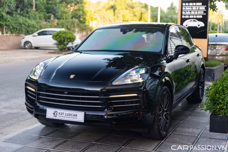 Mới đây, một chiếc xe SUV hạng sang Porsche Cayenne đời 2020 bản tiêu chuẩn đã được rao bán giá 5,8 tỷ đồng tại sàn xe cũ Hà Nội sau khoảng hơn 16.000 km sử dụng.