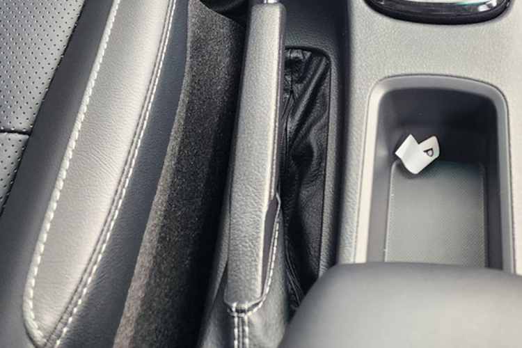 Động cơ quen thuộc này cho công suất tối đa 201 mã lực và mô-men xoắn cực đại 500 Nm. Động cơ đồng hành với hộp số tự động 6 cấp và hệ dẫn động 4 bánh.