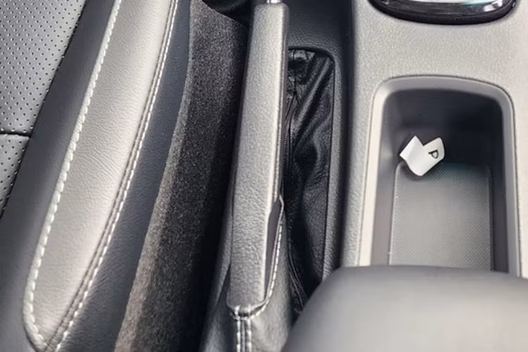 Động cơ quen thuộc này cho công suất tối đa 201 mã lực và mô-men xoắn cực đại 500 Nm. Động cơ đồng hành với hộp số tự động 6 cấp và hệ dẫn động 4 bánh.