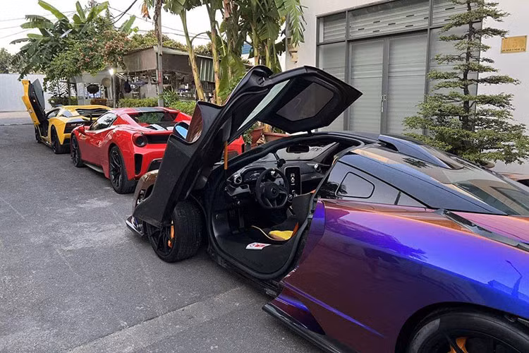 Ngoài một số siêu xe độc của Hoàng Kim Khánh đang sở hữu, nhiều siêu xe và xe thể thao của các dân chơi Việt mang đến cũng sẽ giúp cho những người dân sinh sống tại Phú Quốc có dịp thấy tận mắt, sờ tận tay vào các siêu xe đắt đỏ.