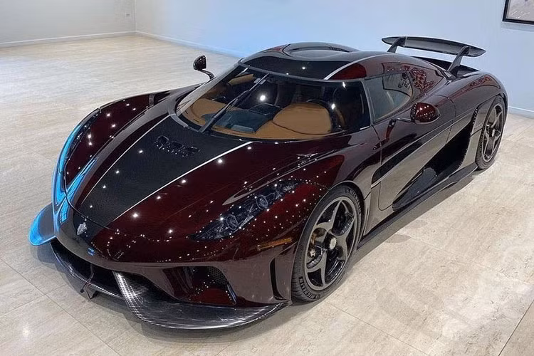 Hiện chiếc siêu xe Koenigsegg Regera độc nhất Việt Nam vẫn còn đang ở nhà máy của hãng ở Thụy Điển để sửa chữa và chưa hẹn ngày về.