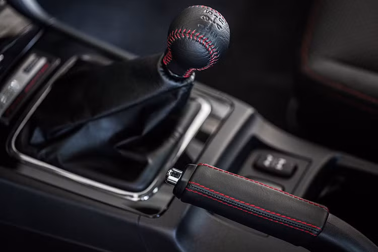 Mitsubishi Lancer Evolution Final Edition được trang bị khối động cơ tăng áp, 4 xy-lanh thẳng hàng, dung tích 2.0L sản sinh công suất tối đa 303 mã lực và mô-men xoắn cực đại 415 Nm.