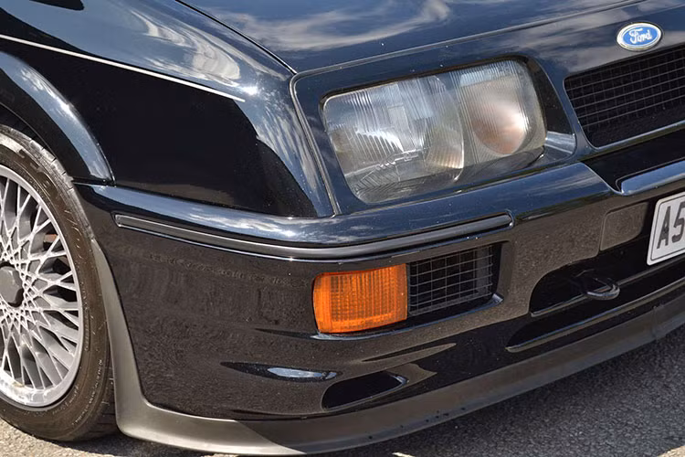 Ford đã tạo ra chiếc Cosworth ba cửa nguyên bản để tương đồng với các mẫu xe sử dụng trong Touring car racing của mình, tung phiên bản tiêu chuẩn ra thị trường vào năm 1986 và chế tạo hơn 5.000 chiếc để làm hài lòng FIA.