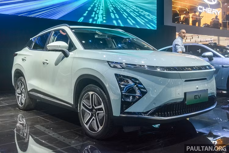 Mô-tơ điện này kết hợp với 2 loại pin có dung lượng 41 kWh và 61 kWh. Nhờ đó, xe có thể chạy 300 km và 450 km sau khi sạc đầy pin. Thời gian sạc pin 61 kWh từ mức 20% lên 80% với sạc nhanh DC là 35 phút. Bên cạnh đó, mẫu SUV thuần điện này còn được trang bị công nghệ sạc hai chiều V2L để cung cấp điện cho các thiết bị bên ngoài xe.