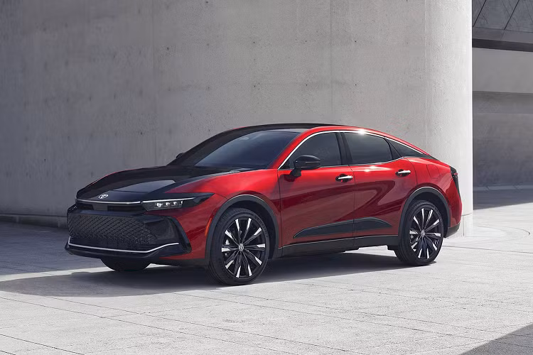 Không phải ngẫu nhiên mà Toyota có doanh số bán xe cao nhất trên quy mô toàn cầu suốt nhiều năm liền. Hãng xe Nhật này hiểu rõ rằng, ở những thị trường khác nhau thì cách tiếp cận khách hàng cũng cần được thiết kế riêng sao cho phù hợp.