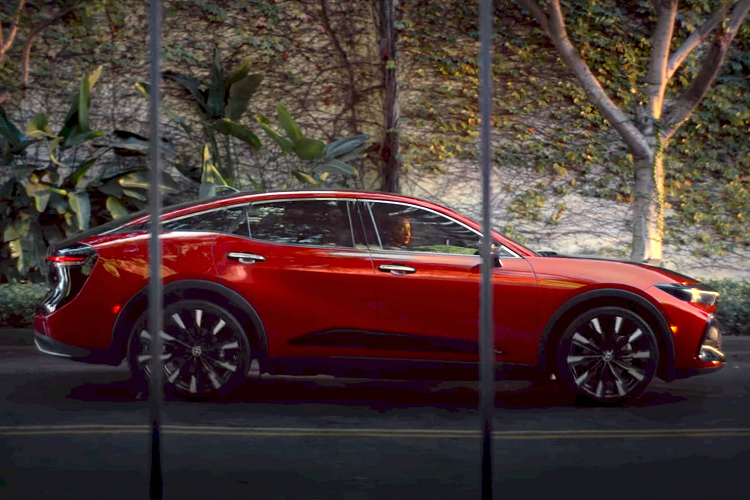 Thông điệp cần cho thấy sự tự hào của người sở hữu những chiếc Crown 2023 khi được tận hưởng những đặc tính ưu việt về kiểu dáng, công nghệ cũng như khả năng vận hành của xe. Người xem thì được mường tượng về những khoảnh khắc mà họ có thể dễ dàng trở nên nổi bật khi đi cùng chiếc xe này.