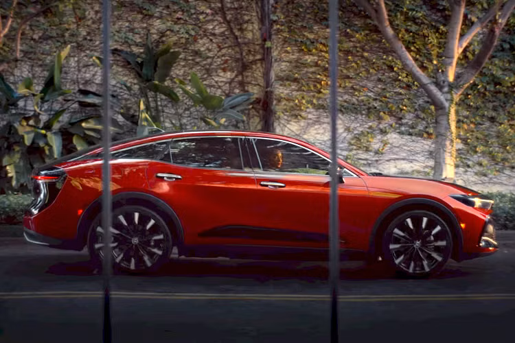 Thông điệp cần cho thấy sự tự hào của người sở hữu những chiếc Crown 2023 khi được tận hưởng những đặc tính ưu việt về kiểu dáng, công nghệ cũng như khả năng vận hành của xe. Người xem thì được mường tượng về những khoảnh khắc mà họ có thể dễ dàng trở nên nổi bật khi đi cùng chiếc xe này.