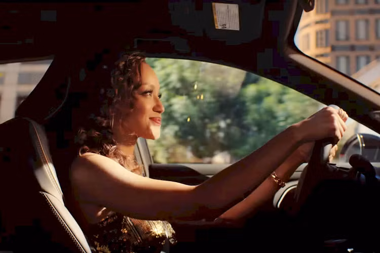 Xe Toyota dành cho thị trường Mỹ vốn đã có sự khác biệt nhất định so với phần còn lại của thế giới, nên những đoạn clip quảng cáo cho khán giả Mỹ luôn luôn được đầu tư rất công phu. Để quảng bá chiếc Toyota Crown 2023 thế hệ mới, Toyota đã nhờ đến agency nổi tiếng Saatchi &amp; Saatchi thực hiện chiến dịch "Says So Much".