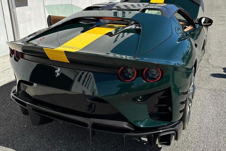 Người này cho biết việc này đã diễn ra được 6 tháng và nhiều khả năng xe sẽ lộ diện ngay cuối năm nay nếu mọi thứ đều trơn tru. Hiện tại, dù các đại gia Việt đã sở hữu trên 45 chiếc xe Ferrari nhưng chưa có phiên bản nào được giới hạn toàn cầu, do Ferrari công bố, dưới 1.000 chiếc.