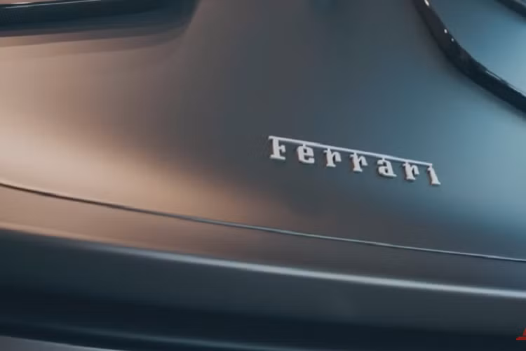 Nếu không mua được từ đại lý, các đại gia có thể mua lại các suất chính thức nhưng chi phí bỏ ra có khi phải gấp 1,5 đến 2 lần. Hiện tại, các siêu xe giới hạn của Ferrari đều tăng giá gấp 3 đến 6 lần, dù là hàng cũ.