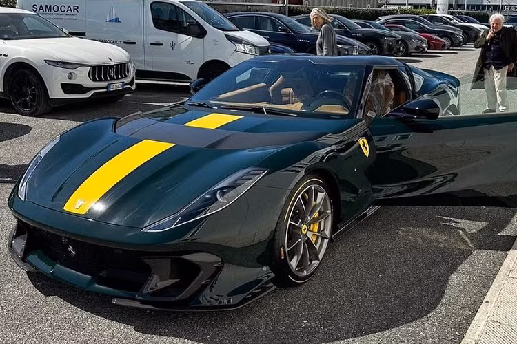 Mới đây, một nguồn tin riêng của chúng tôi chia sẻ việc đã có 1 đại gia Việt xúc tiến mang siêu xe Ferrari 812 Competizione về Việt Nam, đây có thể là tin vui cho những người yêu xe vì để sở hữu 1 chiếc xe phiên bản giới hạn của Ferrari không hề đơn giản.