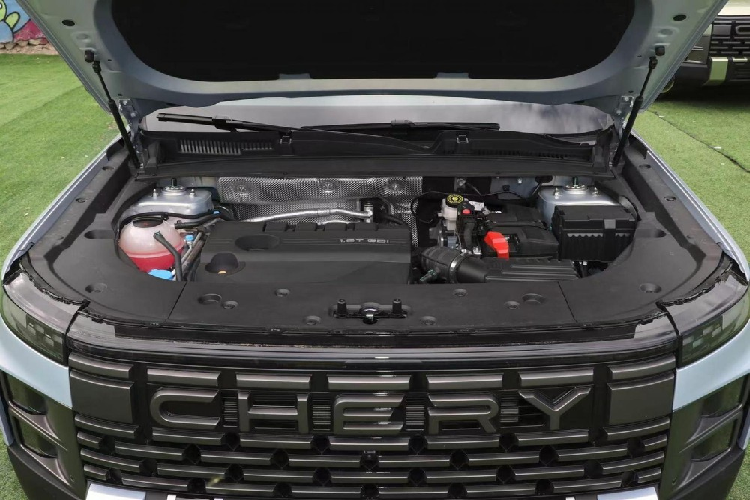 Hệ truyền động xăng và điện cho phép xe chạy được quãng đường tối đa 1.200 km đồng thời chỉ tiêu thụ lượng xăng trung bình 1 lít/100 km.