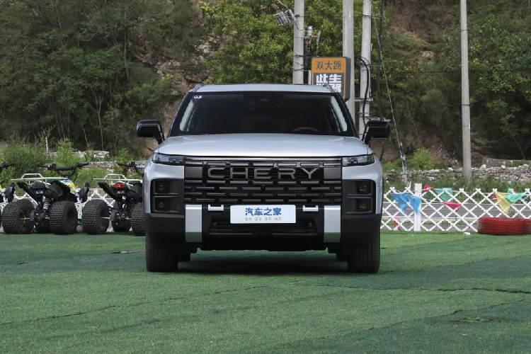 Cách đây ít ngày, Chery đã công bố về việc ra mắt dòng xe SUV mới mang tên gọi Exploration 06 tại Trung Quốc, sẽ đổi tên Jaecoo 7 khi được bán ra nước ngoài, bao gồm cả thị trường Việt Nam, với thời gian dự kiến vào cuối năm này. Được biết, Chery Jaecoo 7 2023 mới ra mắt tại Trung Quốc là bản máy xăng, bản PHEV của xe cũng sẽ sớm ra mắt.