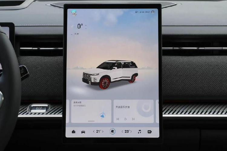 Trong thời gian tới, Chery Jaecoo 7 còn được trang bị hệ truyền động plug-in hybrid C-DM với máy xăng 4 xi-lanh, tăng áp, dung tích 1.5 lít, tạo ra công suất tối đa khoảng 154 mã lực và mô-men xoắn cực đại 220 Nm, động cơ này còn có mô-tơ điện.