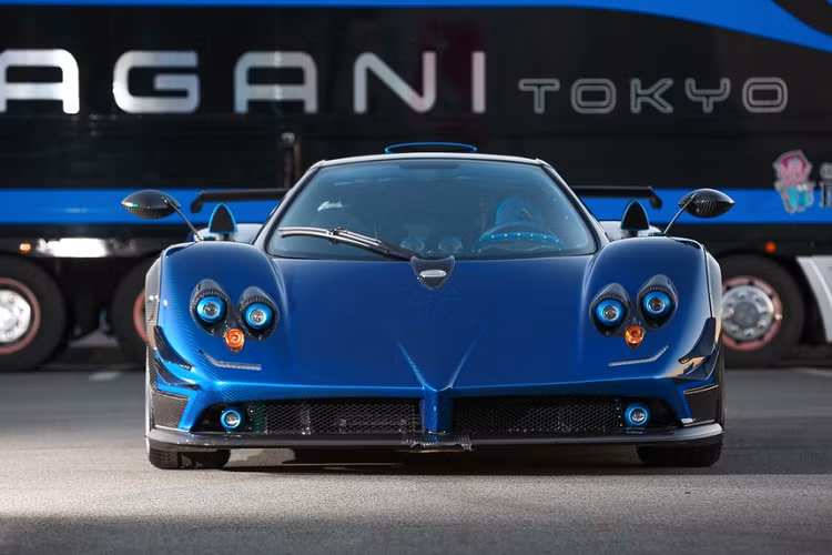 Ngoại thất Zonda Kiryu có màu xanh tương đồng với mẫu Zonda Revolucion - cùng thuộc bộ sưu tập với chiếc Zonda Kiryu. Kiryu trong tiếng Nhật có nghĩa là "con rồng quý hiếm". Xét về khí động học, Zonda Kiryu hoàn thiện tốt hơn đàn anh Zonda Revolucion và vượt trội hơn bản Zonda Roadster F tiêu chuẩn.