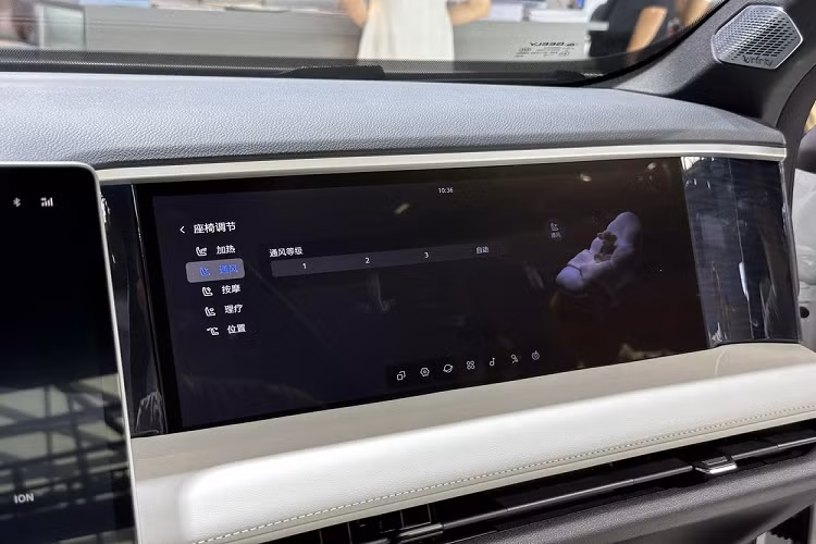 Cụ thể, về hệ truyền động, mẫu xe SUV Geely Galaxy L7 này sẽ được trang bị khối động cơ xăng 4 xi-lanh, tăng áp, dung tích 1.5 lít cho công suất 163 mã lực và 1 động cơ điện cho công suất 146 mã lực.