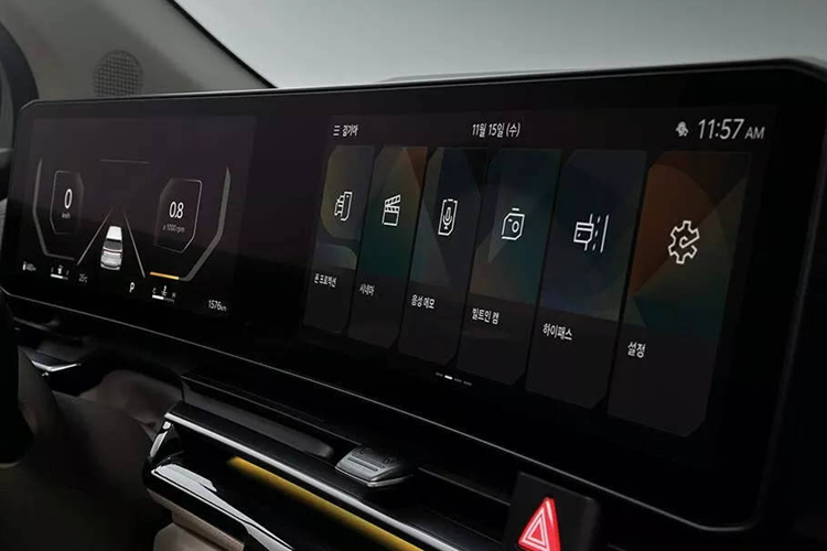 Về mặt công nghệ hỗ trợ người lái nâng cao (ADAS), chiếc minivan này được trang bị hệ thống Hỗ trợ lái xe trên đường cao tốc phiên bản đời 2, cung cấp khả năng hỗ trợ lái xe bán tự động bằng cách giữ khoảng cách an toàn với các phương tiện khác, duy trì tốc độ đặt trước và tập trung vào làn đường của xe.