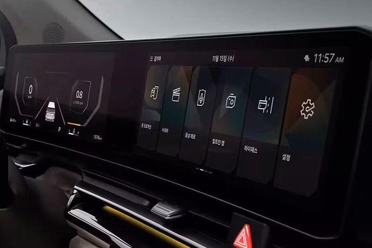 Về mặt công nghệ hỗ trợ người lái nâng cao (ADAS), chiếc minivan này được trang bị hệ thống Hỗ trợ lái xe trên đường cao tốc phiên bản đời 2, cung cấp khả năng hỗ trợ lái xe bán tự động bằng cách giữ khoảng cách an toàn với các phương tiện khác, duy trì tốc độ đặt trước và tập trung vào làn đường của xe.