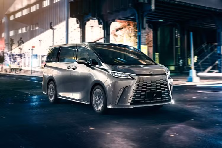 Cải tiến này sẽ luôn đảm bảo cho hành khách ngồi sau cảm giác thoải mái, dễ chịu và trở thành lựa chọn hấp dẫn với những người thích mẫu xe “chạy êm ái”.