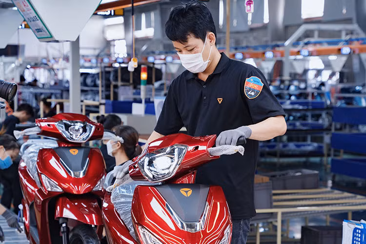 Nằm trong kế hoạch triển khai lộ trình chuyển đổi phương tiện sử dụng điện, thị trường xe điện toàn cầu, Yadea công bố đầu tư cơ sở sản xuất mới tại Khu Công nghiệp Tân Hưng, Huyện Lạng Giang, tỉnh Bắc Giang với diện tích hơn 230.200 mét vuông (gấp gần 5 lần nhà máy hiện tại ở Khu Công nghiệp Quang Châu) với tổng vốn đầu tư hơn 100 triệu USD.