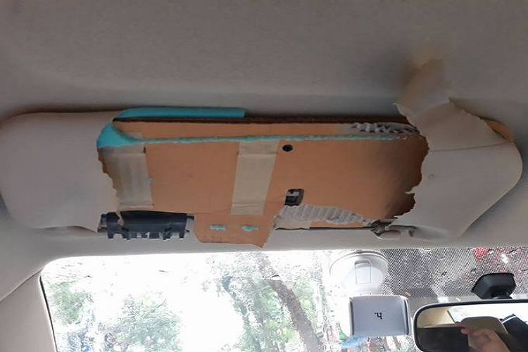 Hình ảnh bên trong tấm chắn nắng Toyota Vios sử dụng chất liệu giấy bìa carton nhận được sự quan tâm nhiều trong thời gian gần đây. Nhiều người tỏ ra nghi ngờ về chất lượng xe, nhưng ý kiến của những chuyên gia cho rằng đó là điều bình thường. 