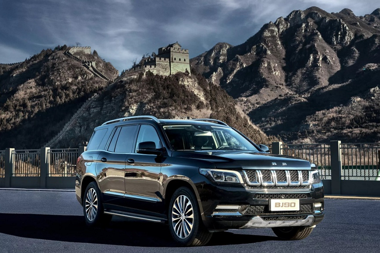 Sức mạnh được truyền tới cả 4 bánh thông qua hộp số tự động 9 cấp và hệ dẫn động 4 bánh toàn thời gian 4MATIC và hệ thống treo khí nén thích ứng Airmatic.