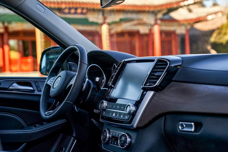 Mẫu BAIC BJ90 phiên bản Shanhe Edition không có nhiều cải tiến kĩ thuật, diện mạo hoặc công nghệ nhưng điểm nổi bật là giá bán của xe đã hợp lý hơn, 68.649-71.521 USD. Đây là mức giá gần bằng một nửa so với phiên bản trước, tuy nhiên đây vẫn là một số tiền rất lớn đối với một chiếc xe có nền tảng hơn 10 năm tuổi.