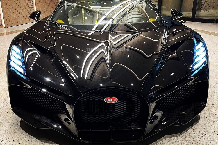 Tại thời điểm đó, con trai của tỷ phú này đã xác nhận việc bố nằm trong 99 khách hàng sở hữu siêu xe Bugatti Mistral Roadster trên toàn cầu.