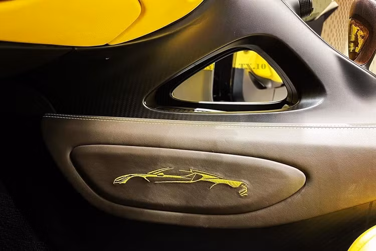 Được biết trước đó, cậu cả của đại gia Chin Jit Pyng đã xác nhận việc Mistral Roadster sẽ là chiếc siêu xe mang thương hiệu Bugatti thứ 4 của gia đình mình sở hữu, 3 xe trước đó là Chiron và Divo đã bàn giao, ngoài ra là siêu phẩm Bolide dự kiến đến Singapore vào năm 2024 để giao cho đại gia Malaysia này.