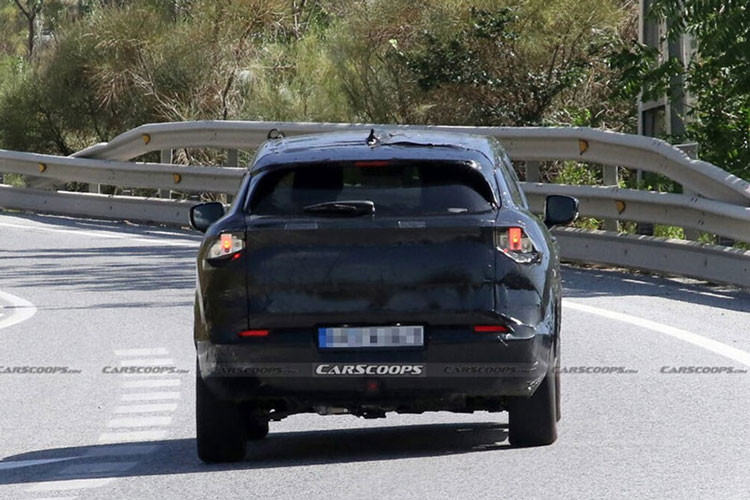 Suzuki eVX duoi 400 trieu dong, chay 500km/lan sac 