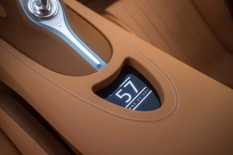 “Trong nhiều năm, tôi đã mơ ước được thiết kế lại mẫu xe Type 57 SC Atlantic mang tính biểu tượng này, vì vậy tôi đã có ý tưởng của riêng mình về những gì có thể làm để tôn vinh chiếc xe thanh lịch nhất từng được thiết kế.