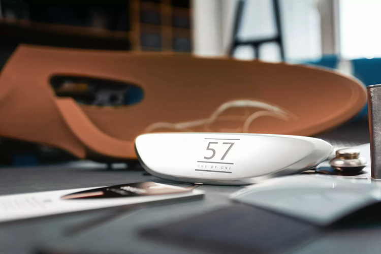 Như Bugatti đã chỉ ra, thiết kế cơ bản của Chiron lấy cảm hứng rất nhiều từ 57 SC, phản ánh hình dáng đặc trưng của mẫu xe huyền thoại sản xuất những năm 1930.