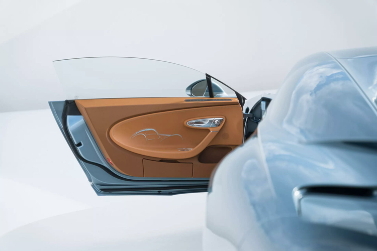 Điều đó có nghĩa là ngay lập tức chúng tôi có thể ngồi xuống và bắt đầu phát triển thiết kế để cùng nhau hiện thực hóa ý tưởng của chủ xe”.