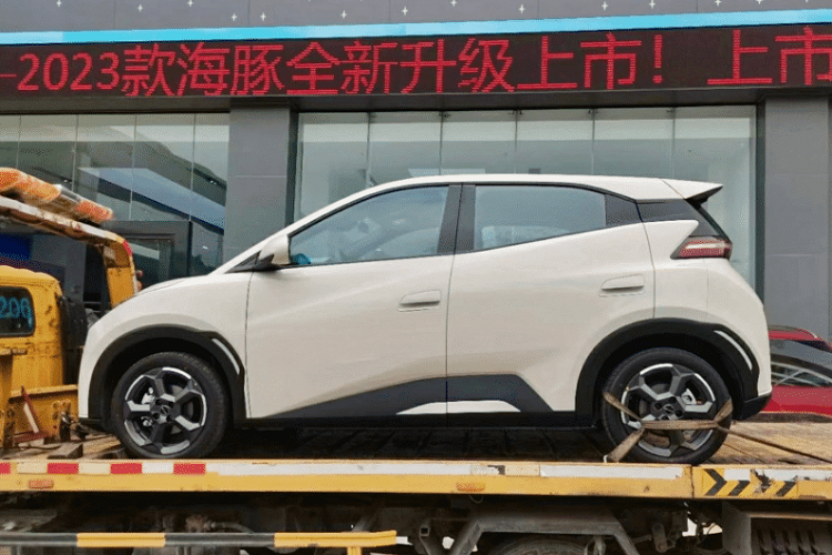 Theo một số thông tin nội bộ, phạm vi giá xe BYD Seagull 2023 dao động từ 80.000 nhân dân tệ đến 100.000 nhân dân tệ (tương đương 272 triệu đồng đến 341 triệu đồng).