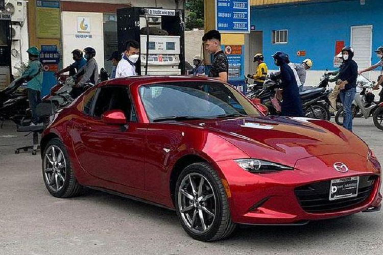 Mẫu xe thể thao mui trần MX-5 thế hệ thứ 4 tích hợp công nghệ Skyactiv của Mazda, xe được cung cấp nhiều động cơ khác nhau cũng như sức mạnh được cải thiện đáng kể qua các năm.