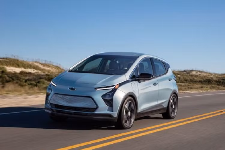 Được biết, trong năm 2022, 2 mẫu ôtô điện này đã đạt doanh số kỷ lục là 38.120 xe. Trong đó, có đến 16.108 chiếc được bán ra chỉ riêng trong quý IV năm ngoái. Trong năm nay, tập đoàn GM đặt mục tiêu bán hơn 70.000 chiếc Chevrolet Bolt EV và Bolt EUV 2023 cho khách hàng toàn cầu, chủ yếu là ở thị trường Mỹ.