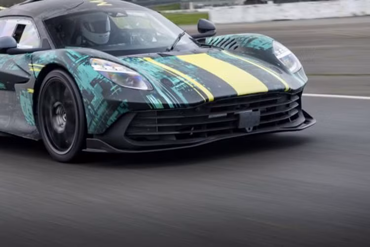 Tại Việt Nam, “vua cafe” Đặng Lê Nguyên Vũ là một trong những người sở hữu bộ sưu tập xe Aston Martin lớn nhất, với toàn những mẫu xe đình đám như: DB9, DB9 Volante, Vanquish, Vanquish Volante, Vantage F1 Edition, Vantage F1 Edition, Vantage 007 Edition, DB11, DBX707… Theo một số nguồn tin, đại gia ngành cà phê cũng đang có ý định “chốt deal” siêu phẩm Aston Martin Valhalla bản giới hạn này.