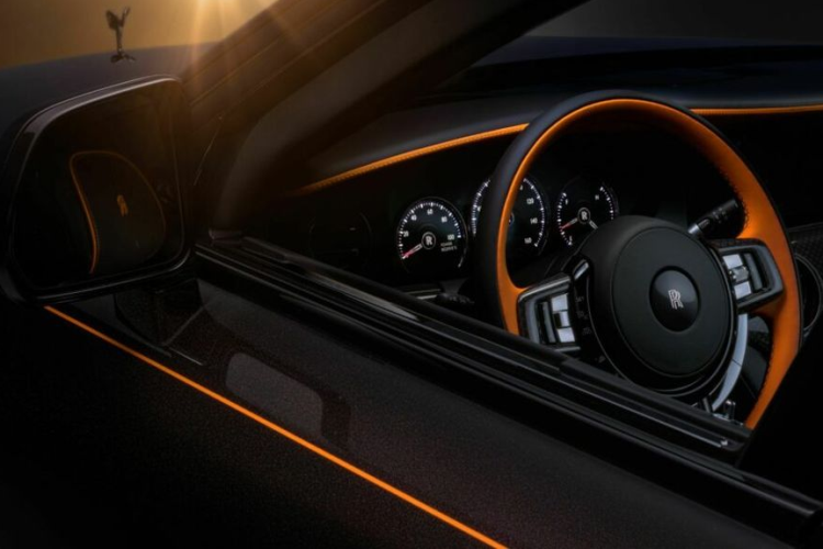 Mức giá xe Rolls-Royce Ghost Ekleipsis được hãng công bố vào ngày 12/10, chỉ 2 ngày trước khi sự kiện nhật thực hình khuyên nhìn thấy được ở vùng Tây bán cầu. Đây không phải là lần đầu tiên hãng xe siêu sang Anh Quốc ra mắt một phiên bản đặc biệt lấy cảm hứng từ thiên văn.