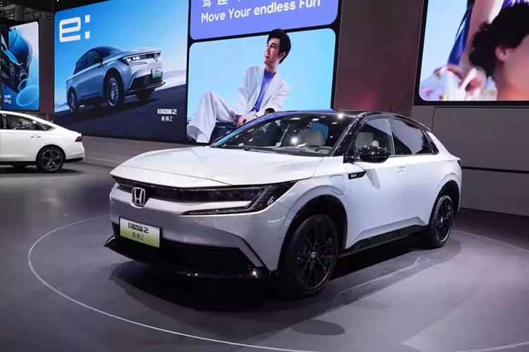 So với xe concept, Honda e:NP2 và e:NS2 chạy điện chẳng những giữ nguyên tên gọi mà ngay cả thiết kế cũng không quá khác biệt.