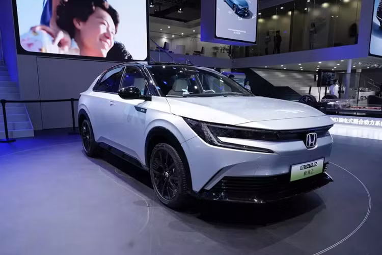 Honda e:NP2 va e:NS2 ra mat, chay duoc hon 500km/ lan sac pin