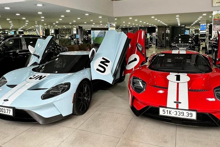 Ford GT '67 Heritage Edition độc nhất Việt Nam được đưa về nước vào khoảng giữa tháng 5 năm 2021. Được biết, trước đó hàng độc này từng thuộc thuộc sở hữu của nhà Novaland. Nguyên bản, xe sở hữu màu sơn ngoại thất đỏ Race Red thuộc gói tuỳ chọn Heritage Edition.