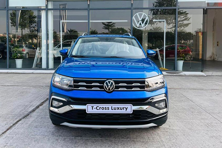 Tuy Volkswagen T-Cross Luxury đang giảm giá rẻ hơn gần 250 triệu đồng so với xe mới, nhưng so với mặt bằng chung cùng phân khúc SUV cỡ B tại Việt Nam hiện nó vẫn đang cao hơn khá nhiều. Với giá bán 1,055 tỷ đồng, chiếc xe T-Cross Luxury này đắt hơn cả Honda HR-V, Peugeot 2008 lẫn Toyota Corolla Cross.