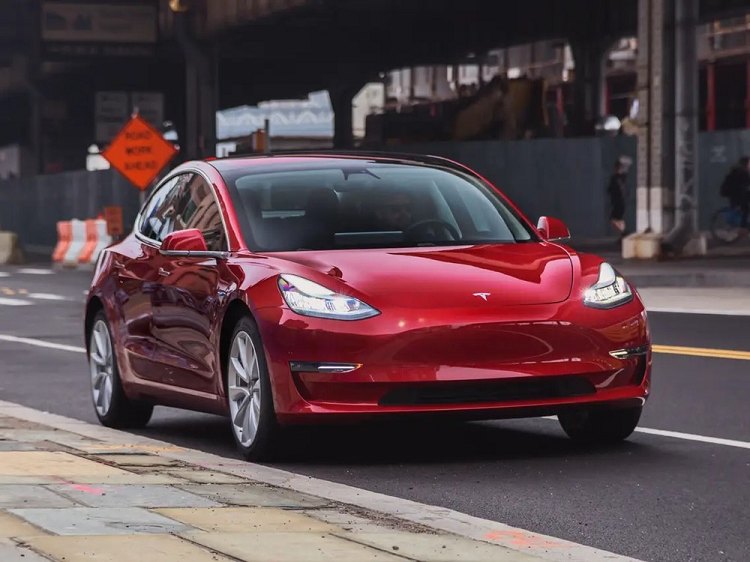 Tesla Model 3 dang giam “kinh hoang”, re ngang Toyota Vios tai Viet Nam-Hinh-2