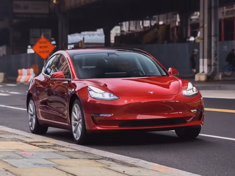 Tesla Model 3 dang giam “kinh hoang”, re ngang Toyota Vios tai Viet Nam-Hinh-2
