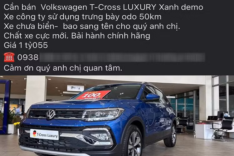 Mới đây, trên hội nhóm mua bán xe, một showroom Volkswagen tại Hà Nội đã rao bán chiếc xe trưng bày (xe demo) Volkswagen T-Cross bản Luxury mới với giá giảm chỉ còn 1,055 tỷ đồng. Theo nhân viên showroom, chiếc SUV cỡ B này chưa có biển số và số công-tơ-mét chỉ 50 km. Nói cách khác, xe vẫn còn gần như mới hoàn toàn.