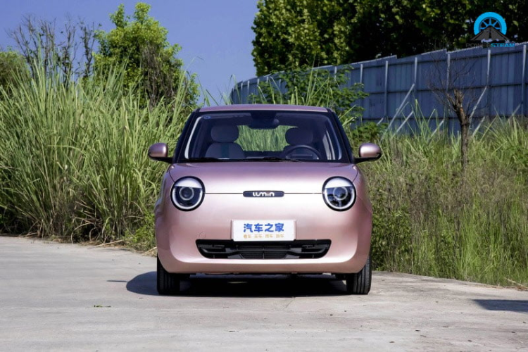 Xét về kích thước thân xe, chiều dài, chiều rộng và chiều cao của Changan Lumin Miqin 301 km chạy điện mới lần lượt là 3270/1700/1545mm, chiều dài cơ sở là 1980mm.