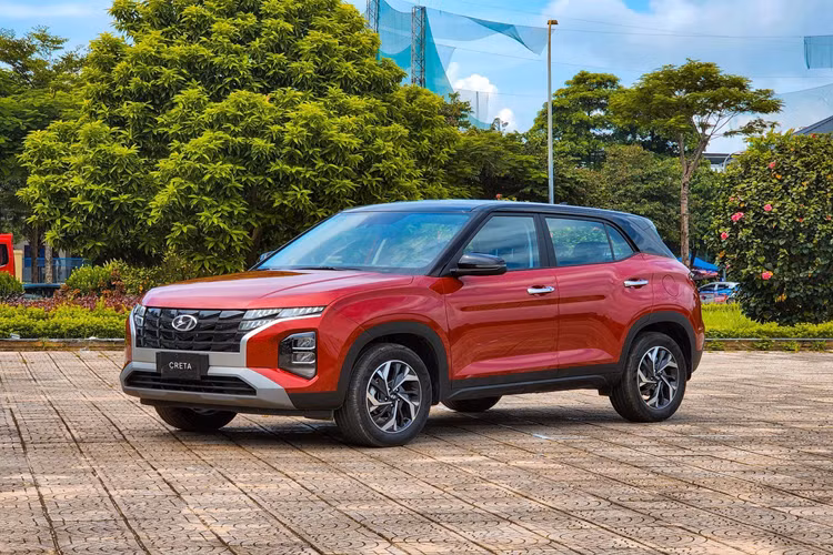 Trong tháng 11/2023, Hyundai Creta đạt doanh số 1.218 xe, giảm nhẹ so với tháng trước nhưng vẫn bán chạy nhất phân khúc SUV/CUV cỡ B và xếp thứ 6 về doanh số toàn thị trường. Cộng dồn trong 11 tháng đầu năm nay, mẫu SUV này đã đạt doanh số 8.766 xe.